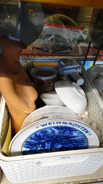 1 lot de divers éléments en porcelaine