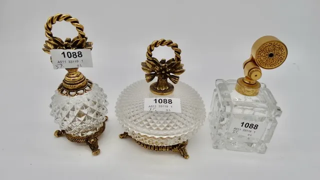 2 flakony perfum + 1 bombonierka