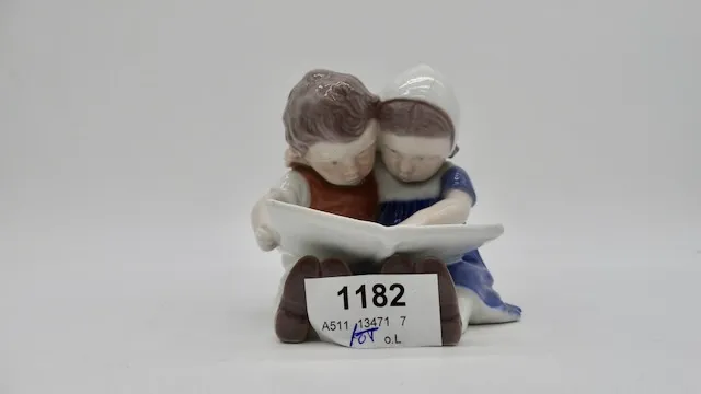 1 Figur "lesende Kinder" B u. G.