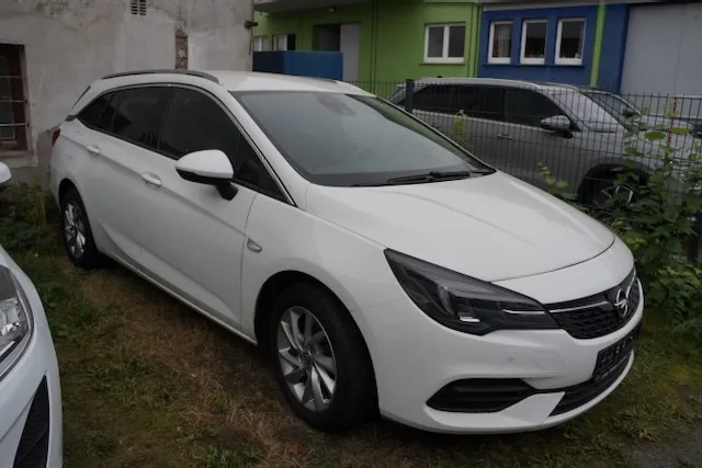 1 Opel Astra Sports Tourer+, первая рег. 10/20, техосмотр 12/25, дизель, механика, пробег 95 379, объём 1496, 77 кВт, 2 ключа, все документы