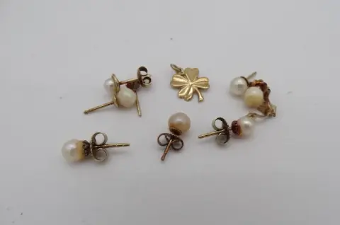 1 kleines Lot Ohrringe & anderes