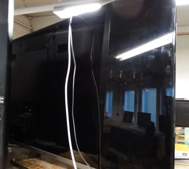 1 téléviseur Panasonic + télécommande