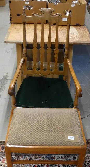 1 Stuhl mit Hocker