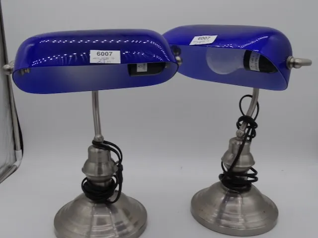 2 Tischlampen mit blauem Schirm