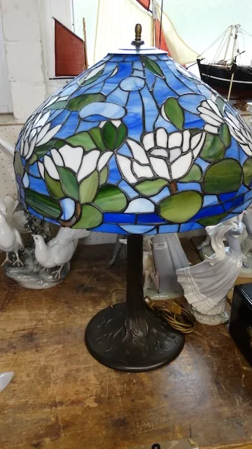 1 lampe de table style Tiffany