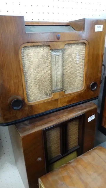 2 old tube radios