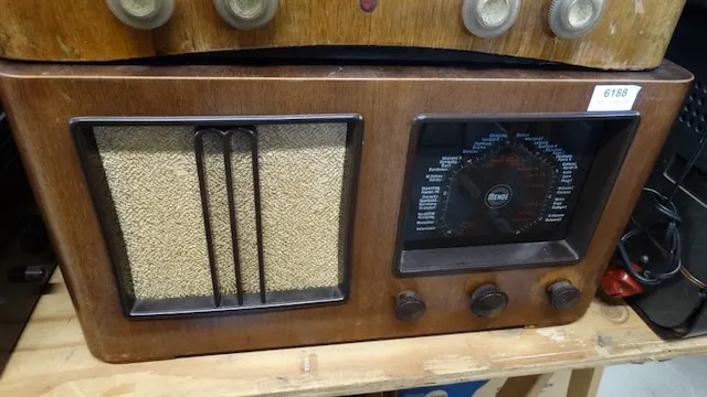 1 staré rádio