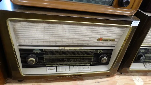 1 staré rádio