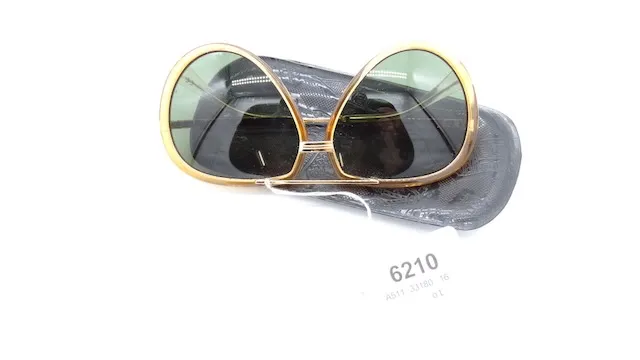 1 Sonnenbrille "Gucci"