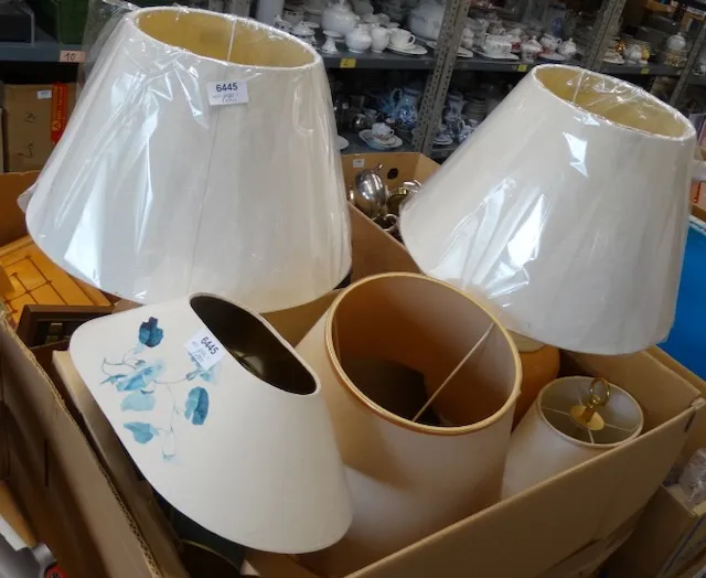 1 sada stolních lamp