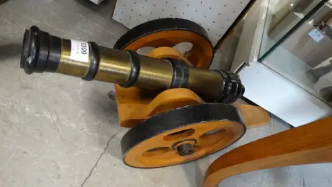 1 canon miniature