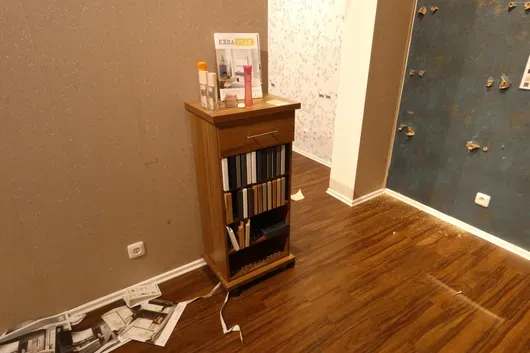 Display shelf, with contents
