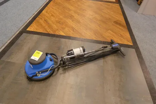 Dr. Schutz - Einscheibenmaschine mit Tank für Reinigungsmittel