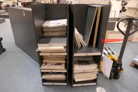 2x Shelf with goods (anti-slip mats)