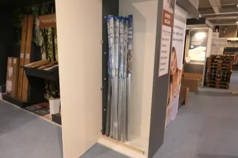 Lot de marchandises (profilés de finition)