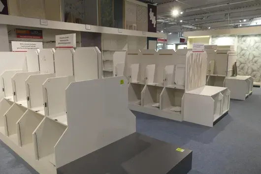 3x shelving units, without contents
