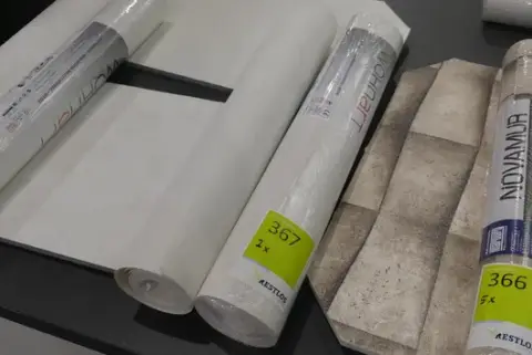 2 rolls of non-woven wallpaper