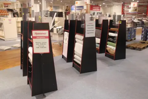 6 display stands, with contents (wallpaper)