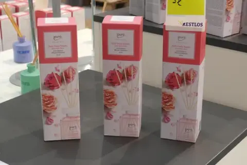 3x ipuro - Essentials room fragrance "lovely flowers", with reed sticks