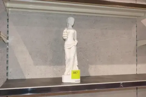 Decorative figurine