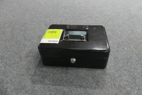 Caisse de monnaie avec clé