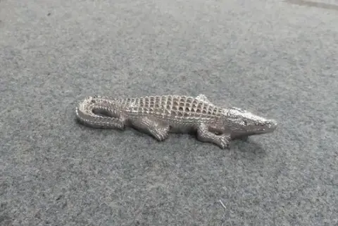 Figurine décorative crocodile