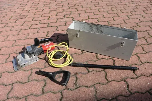 Flex - Elektronarzędzie do prac podłogowych z płytą prowadzącą