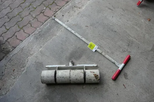Přítlačný válec / válec pro podlahové krytiny, vícedílný, s T-rukojetí