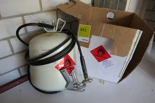 Pressure tank 22.5 l with hose and spray gun