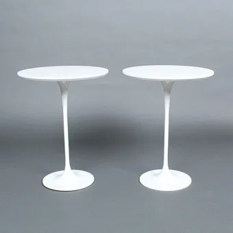 Paire de petites tables d'appoint Tulipe (2).