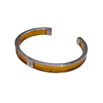 BRACELET ESPRIT EN ARGENT AVEC INSERT COULEUR AMBRE.
