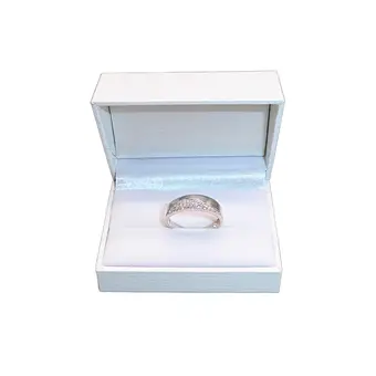 DAMENRING AUS 925ER SILBER MIT GESCHWUNGENEM PAVÉ-ZIRKONIABESATZ.