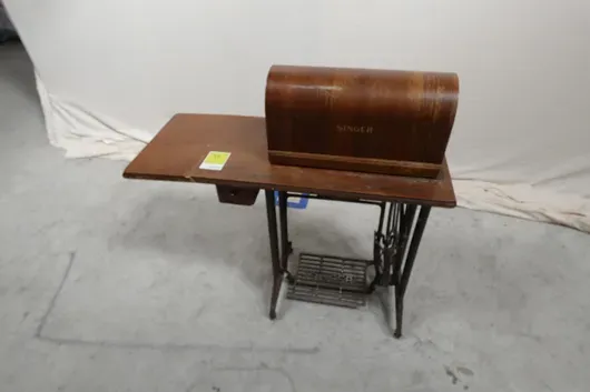 Singer sewing machine with table