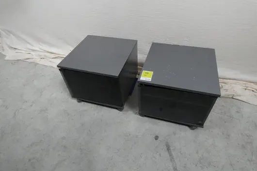 2x vitrína