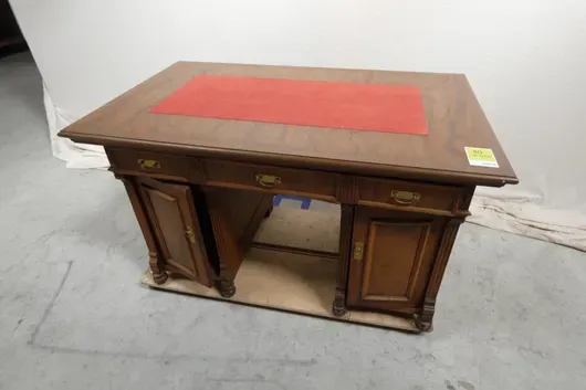 Bureau, sans roulettes