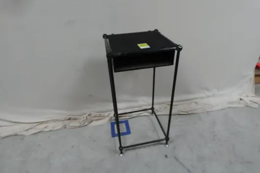 Vedlejší stolek