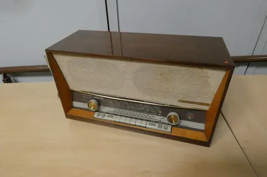 Tube radio