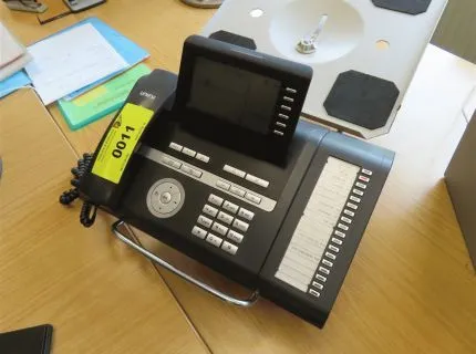1 desk phone, brand: Unify, model: Open Stage