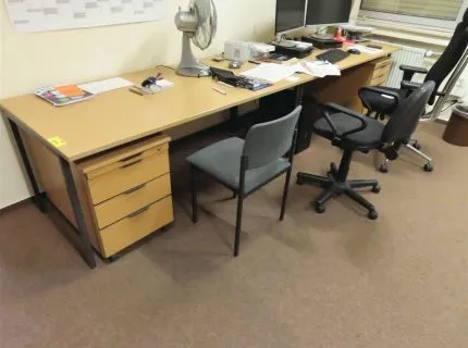 1 room contents consisting of 5 x desk, simple, 5 x mobile pedestal, light wood, 4 drawers each, 3 x office swivel chair, fabric upholstery, armrest