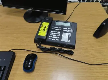 1 desk phone, make: Unify, model: Open State