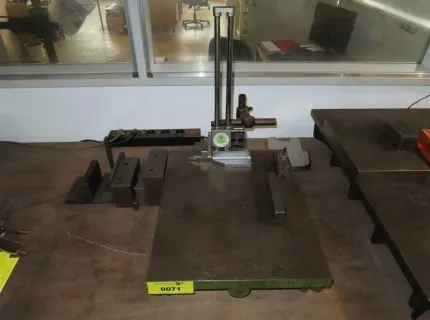 1 marking plate approx. 400 x 600 mm, 1 x height gauge, brand: Mitutoyo