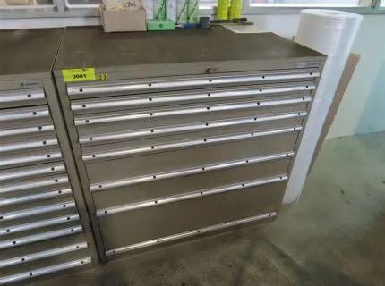 1 drawer cabinet, brand: Polschröder, 7 drawers, approx. 100 x 75 x 100 cm, with contents: various O-rings, chains, threaded bolts, etc.