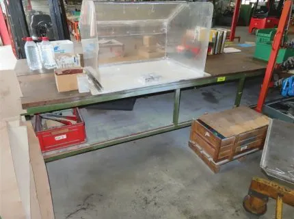 1 Arbeitstisch, ca. 400 x 80 cm
