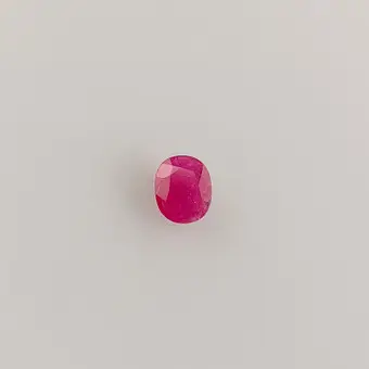 Přírodní rubín oválný brus 3,21 ct