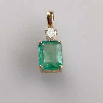 Emerald pendant with diamonds - yellow gold 585/000, octagonal emerald cut emerald 1.9 ct