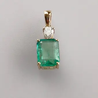 Smaragdový přívěsek s diamanty - žluté zlato 585/000, smaragd oktagonální smaragdový brus 1,9 ct