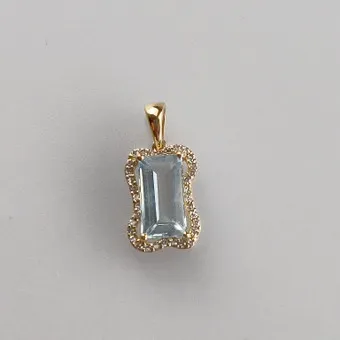 Pendentif aigue-marine / diamant - or jaune 585/000 (14 K), aigue-marine naturelle taille baguette de 1,45 ct