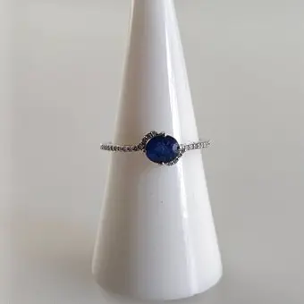 Saphir- / Diamant-Ring - Platin 950, natürlicher Saphir von ca. 1,00 ct.