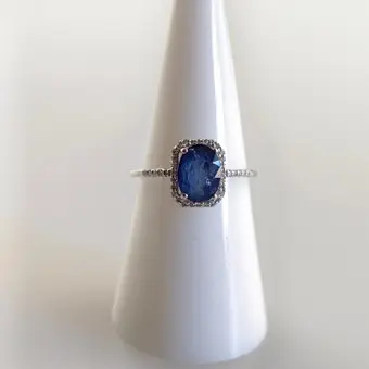 Saphir- / Diamant-Ring - Platin 950, natürlicher Saphir von ca. 2,05 ct.