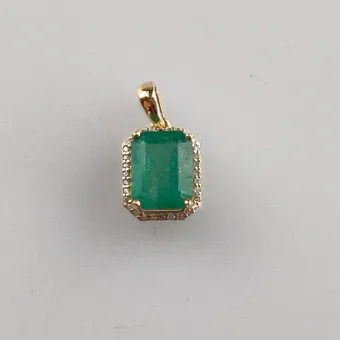 Smaragdanhänger mit Diamanten - Gelbgold 585/000, Smaragd im Smaragdschliff von 2,61 ct.